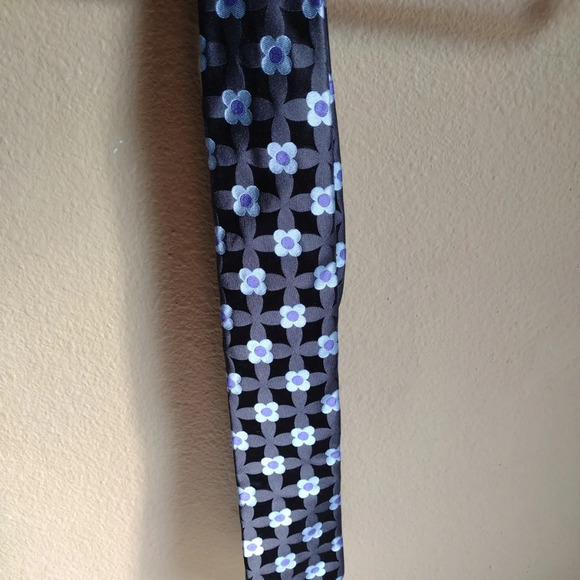 Ted Baker Men's Black- Gray Blue Floral 100% Silk Neck Tie -Career Office Event - Picture 3 of 7